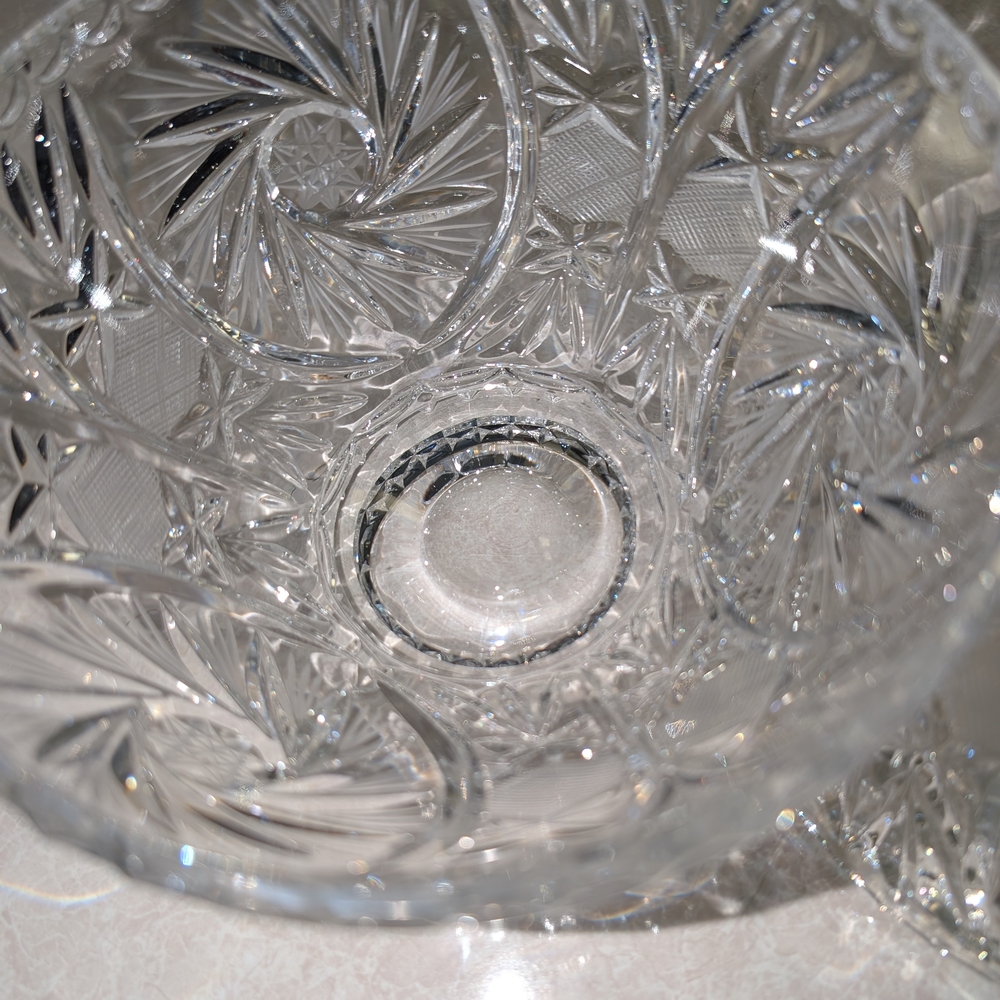 Elegant Crystal Decorative Bowl - Picture 9 of 14